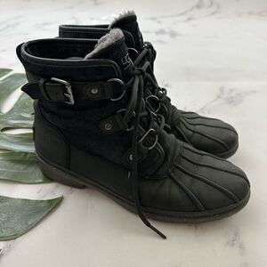 Ugg Womens Cecile Duck Boots Size 8.5 Black Leather Suede Lace Up Flat